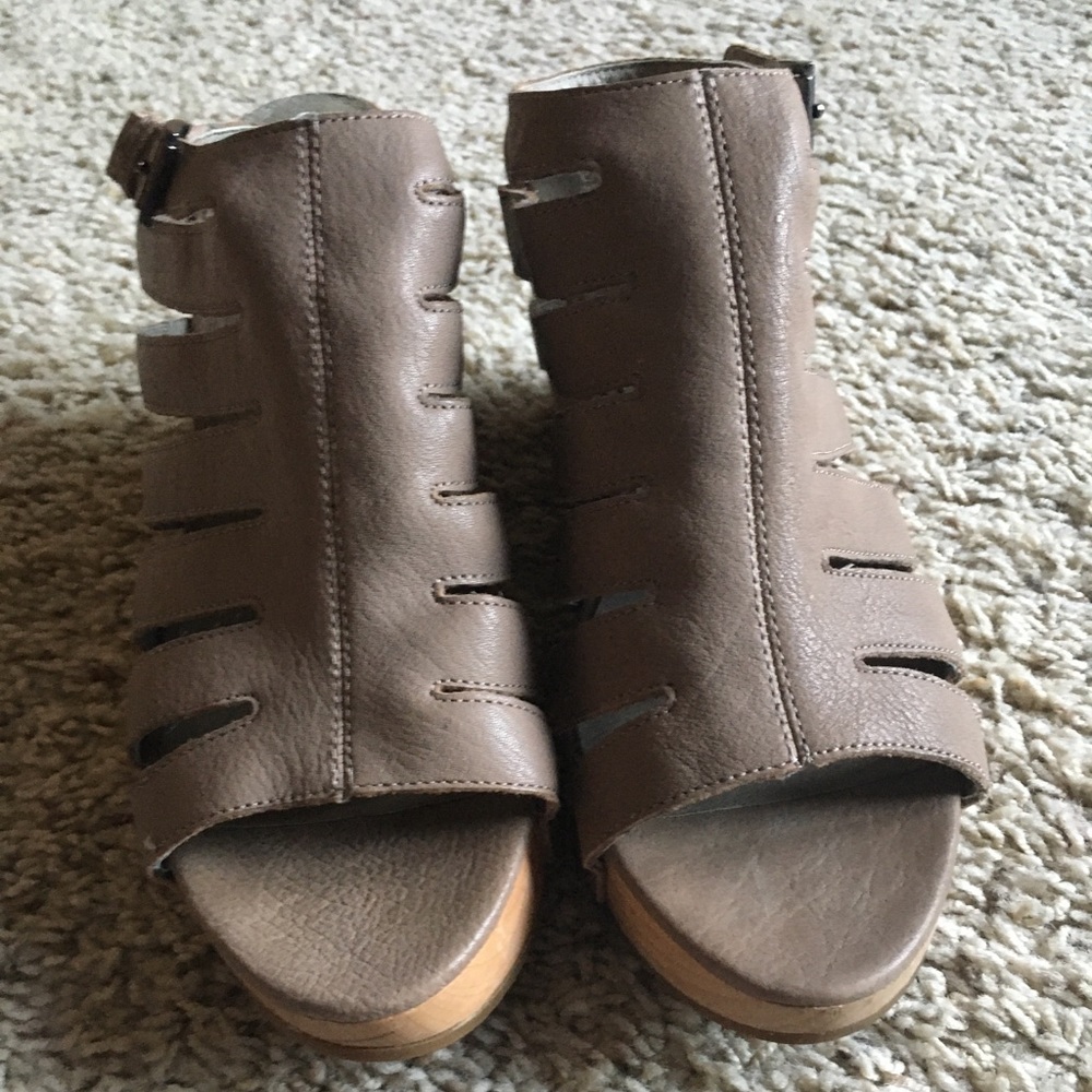 Eileen Fisher wedge heels size 10